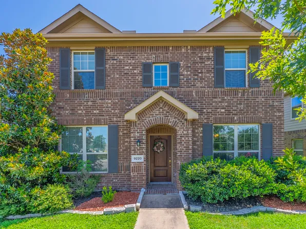 9220 Remington Dr, Aubrey, TX 76227