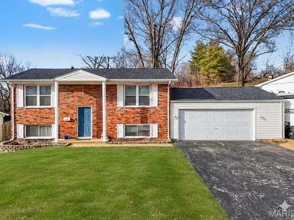 1561 Ville Martha Ln, Hazelwood, MO 63042