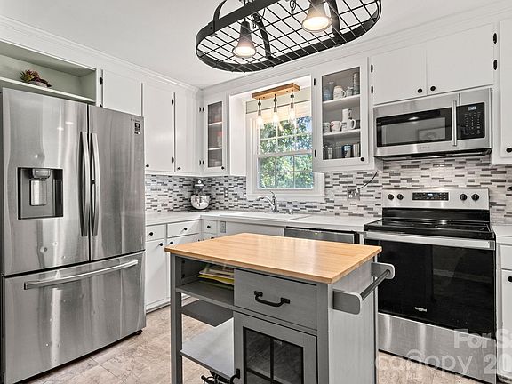 5th image of 912 Parkwood Rd