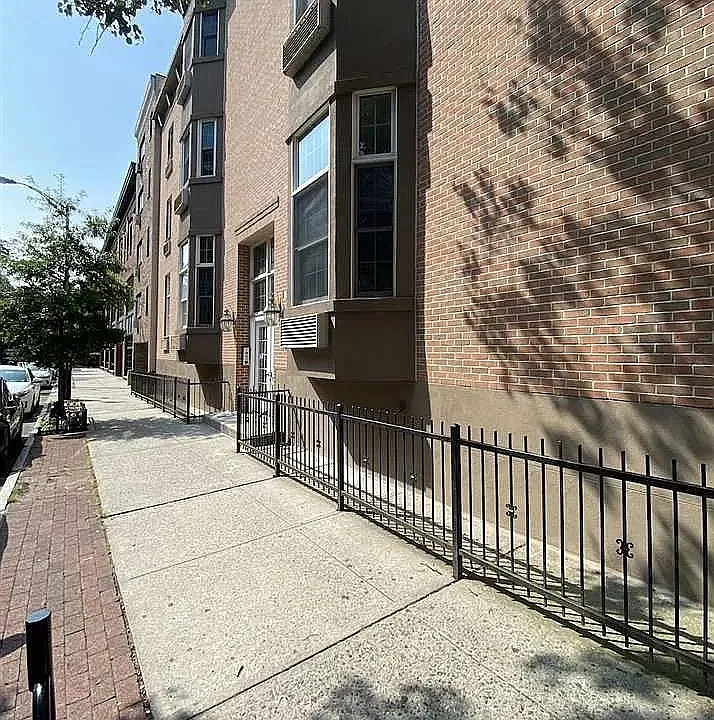 100 Garden St #2C