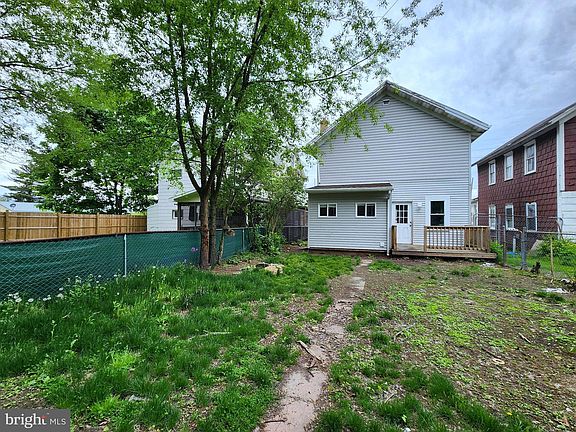 2nd image of 137 Railroad St