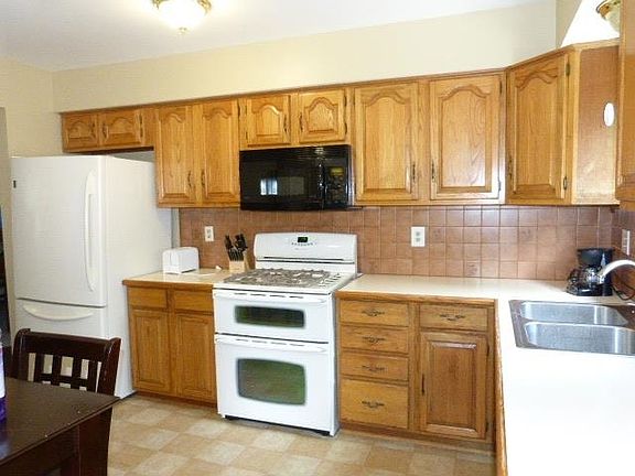 5th image of 19711 Parkside St