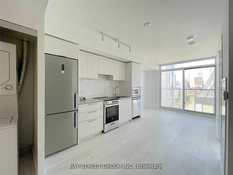 501 Yonge St #2203 — Photo 2