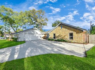 103 Cherry Tree Ln, Friendswood, TX 77546