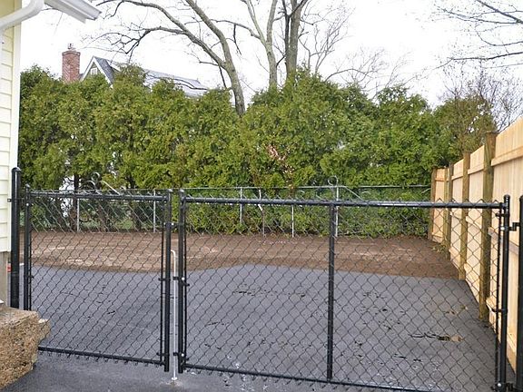 4th image of 798 Park St