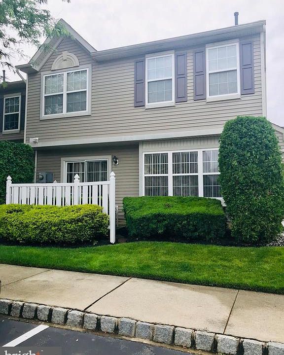 2nd image of 3904 Grenwich Ln