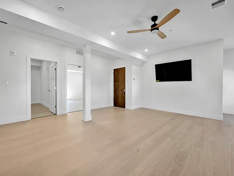 132 E Market St #204 — Photo 3