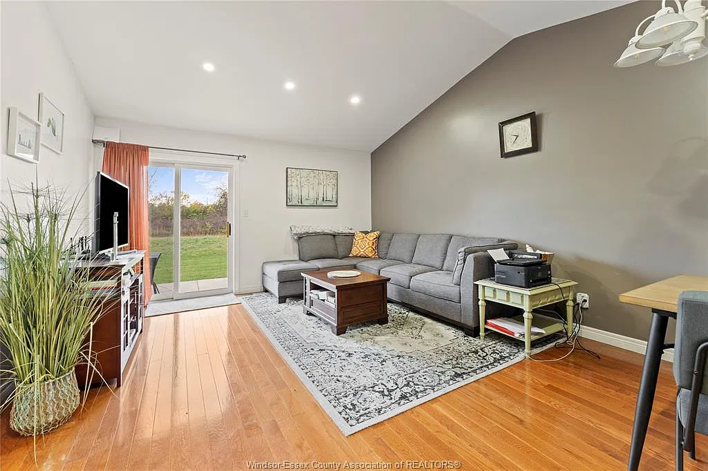 2 bed, 1.5 bath, $2,400 — Photo 4