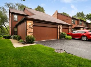 311 Shadowbend Dr, Wheeling, IL 60090