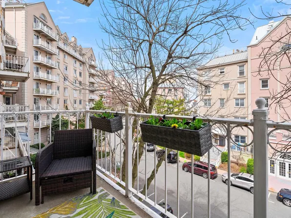 101 Shearwater Ct E APT 34, Jersey City, NJ 07305