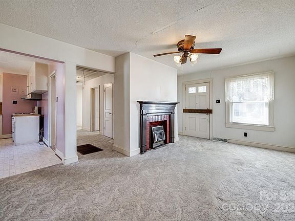 5th image of 366 Westwood Dr