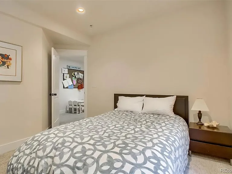 884 S Emerson St — Photo 25