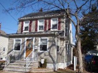 14 Devon St, Lynbrook, NY 11563
