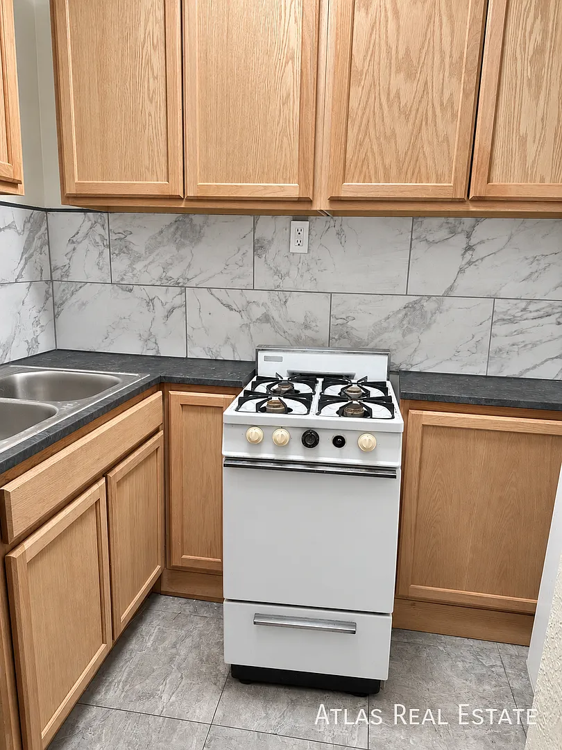 1 bed, 1.0 bath, 600 sqft, $905 — Photo 3