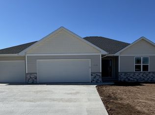 1645 Frontier Rd, Luxemburg, WI 54217