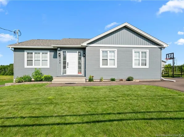 355 Dover Rd, Dieppe, NB E1A 7M3