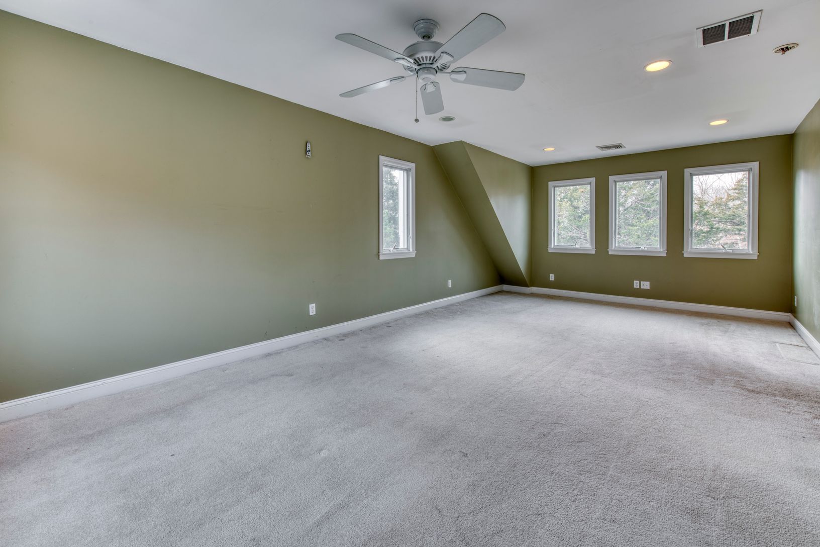  Very Large Upstairs Master Suite