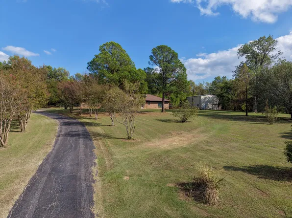 82 Shawnee Cir, Denison, TX 75020
