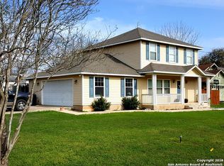1701 J St, Floresville, TX 78114
