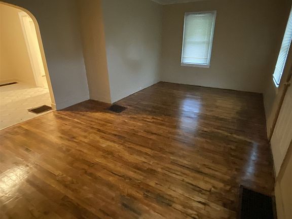3rd image of 3190 Lapeer St