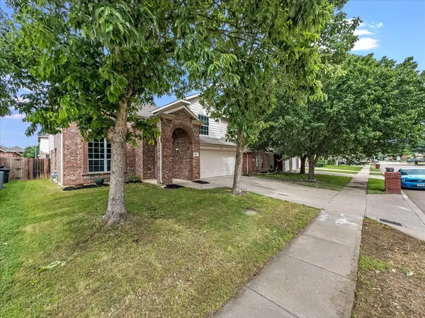 9204 Nightingale Dr, Fort Worth, TX 76123