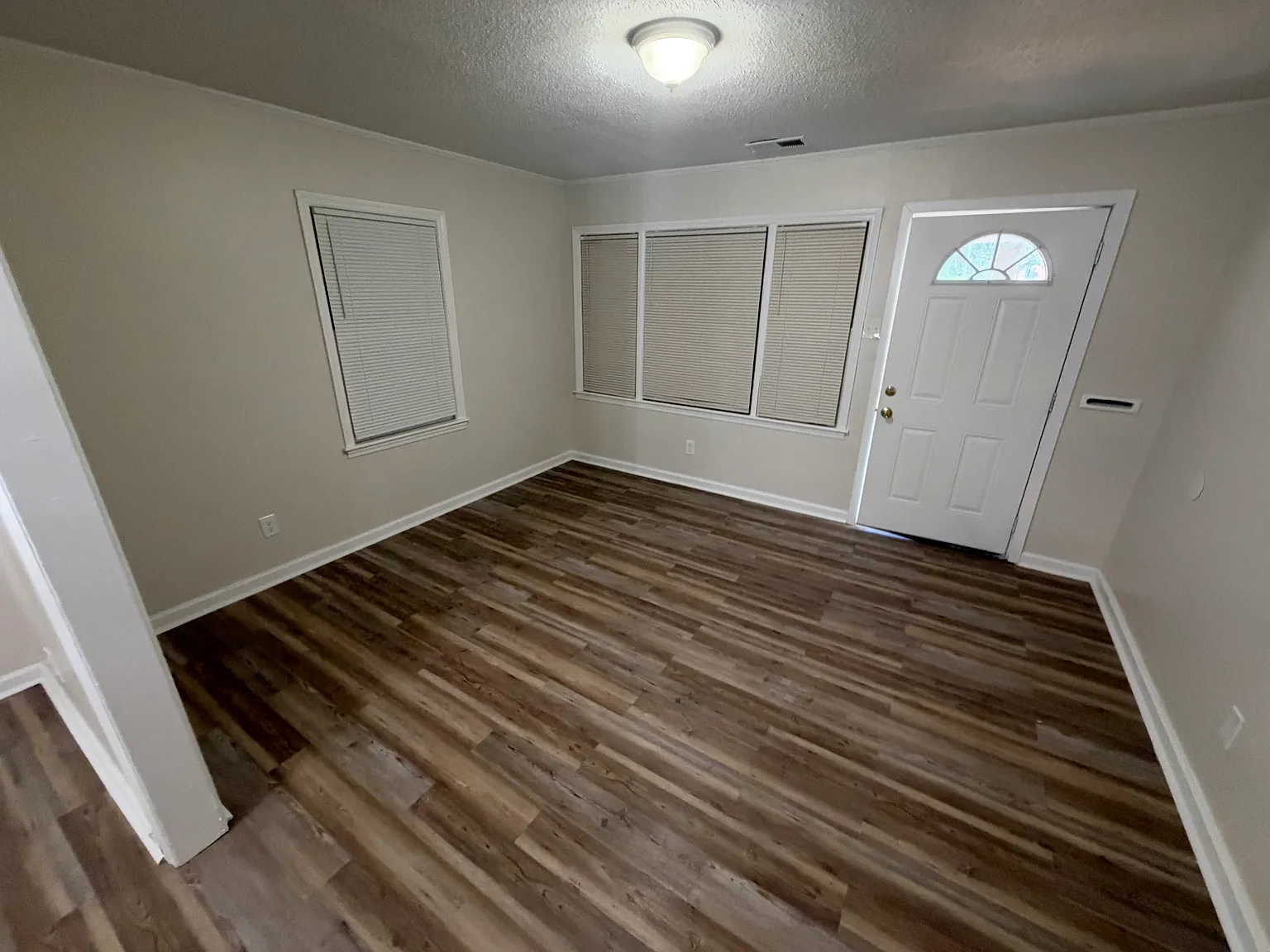 2 bed, 891 sqft, $985 — Photo 2