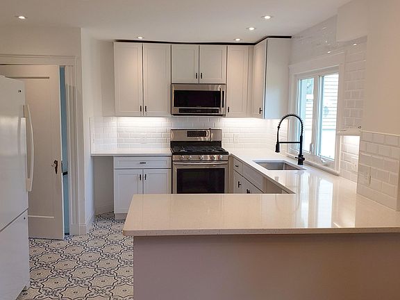 2nd image of 300 Granite Ave