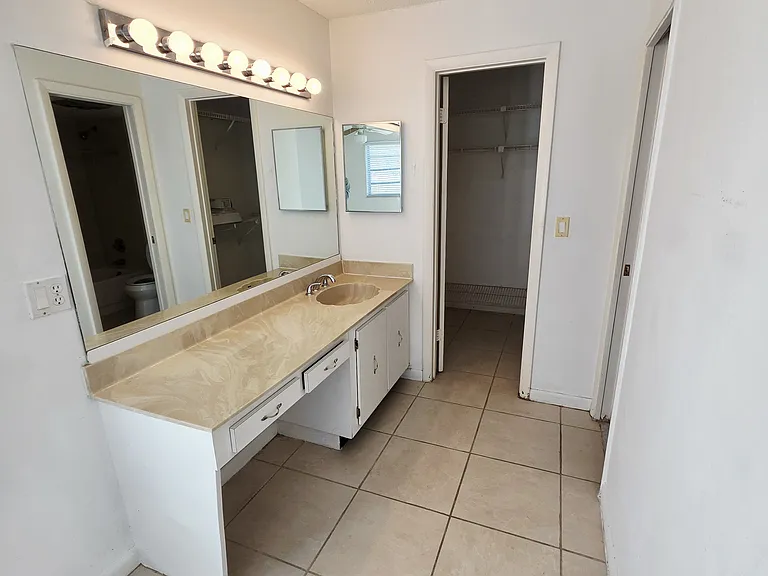 13721 Flora Pl #D — Photo 13