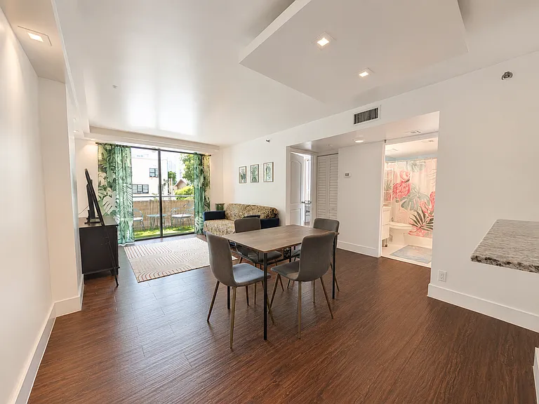 546 SW 1st St #204 — Photo 7
