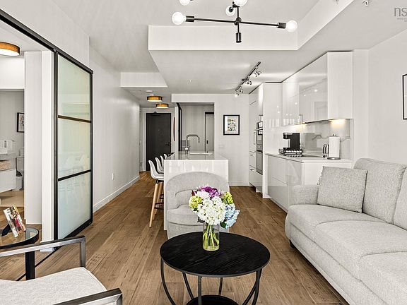 5th image of 1650 Granville St #908