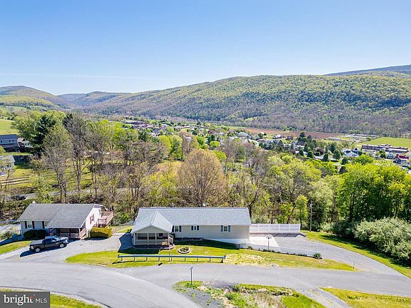 3rd image of 439 Dogwood Dr