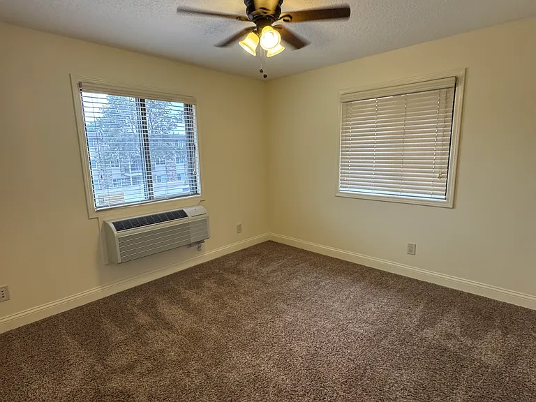1975 Wilson Ave #8 — Photo 26