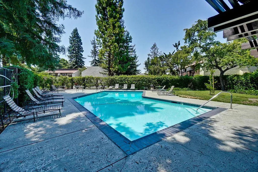 1001 E Evelyn Ter — Photo 1