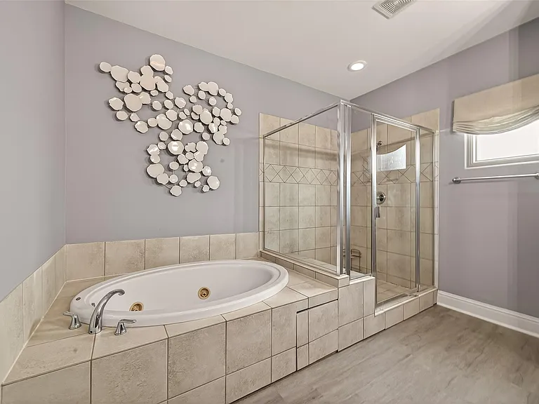 1107 Saint Charles St — Photo 26