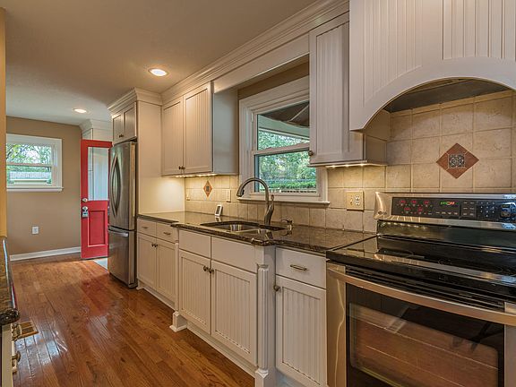 3rd image of 6001 Adelia Dr