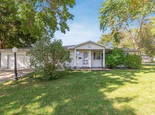 1220 Sunnyside Cir, Cedar Falls, IA 50613
