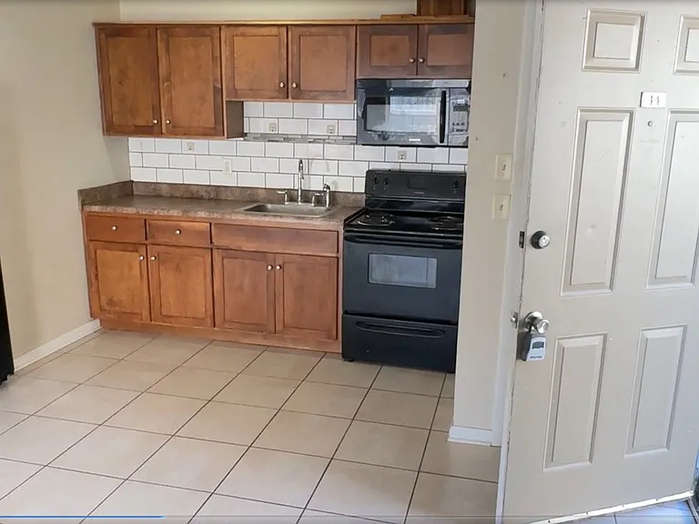 2241 W Pensacola St #44 — Photo 1