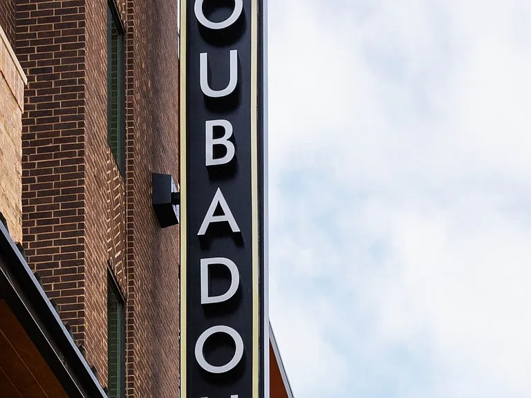 Troubadour Apartments — Photo 95