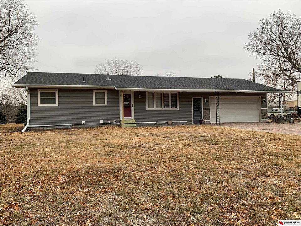 725 27th St, Fairbury, NE 68352 | Zillow