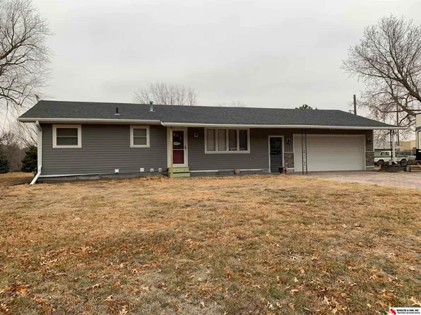 725 27th St, Fairbury, NE 68352