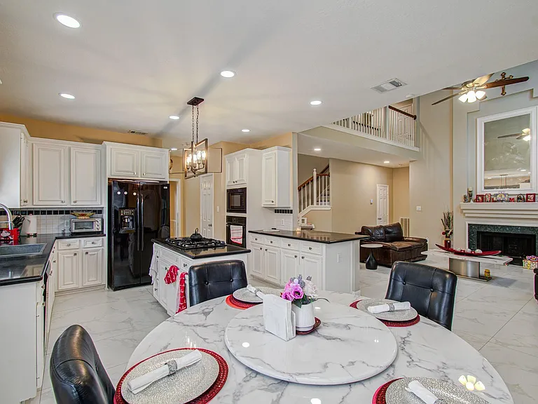 12427 Shadycrest Dr — Photo 16