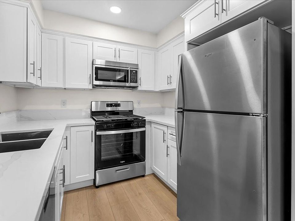 1st image of 8231 Wyngate St #17