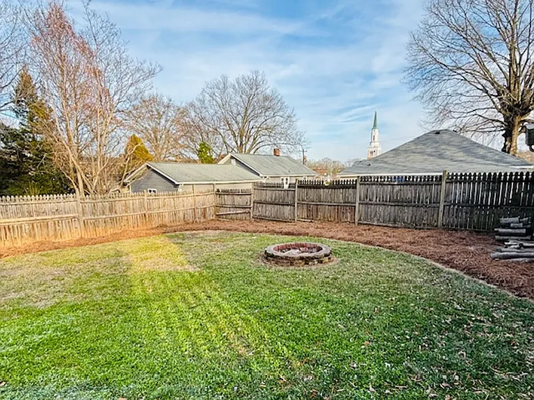 109 S Rose Ave — Photo 3