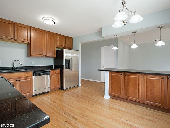 4th image of 1415 Columbine Dr