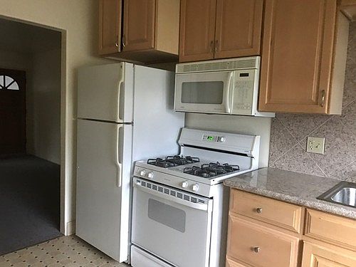 5th image of 236 Sacramento St APT 6