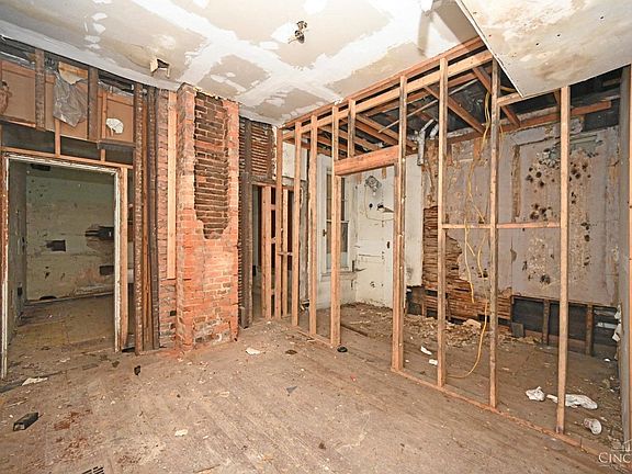 4th image of 798 Delhi Ave