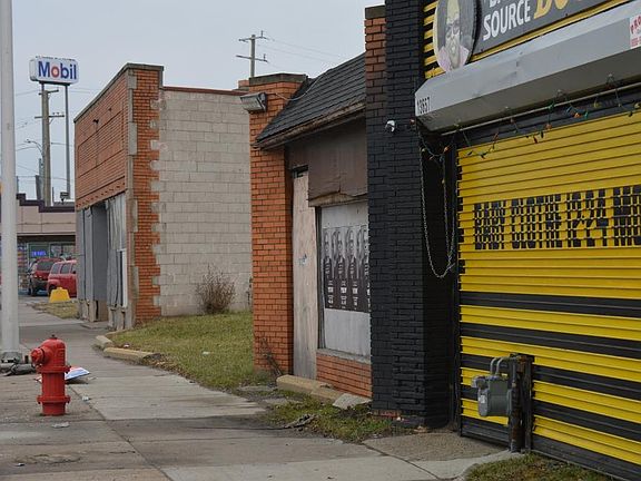 4th image of 13671 Grand River Ave