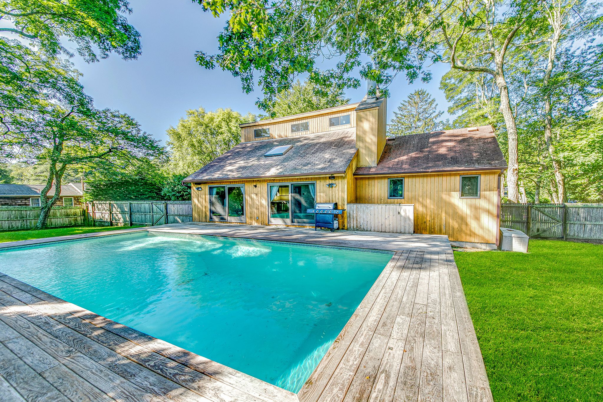 20 Oak Ave, Southampton, NY 11968 Out East
