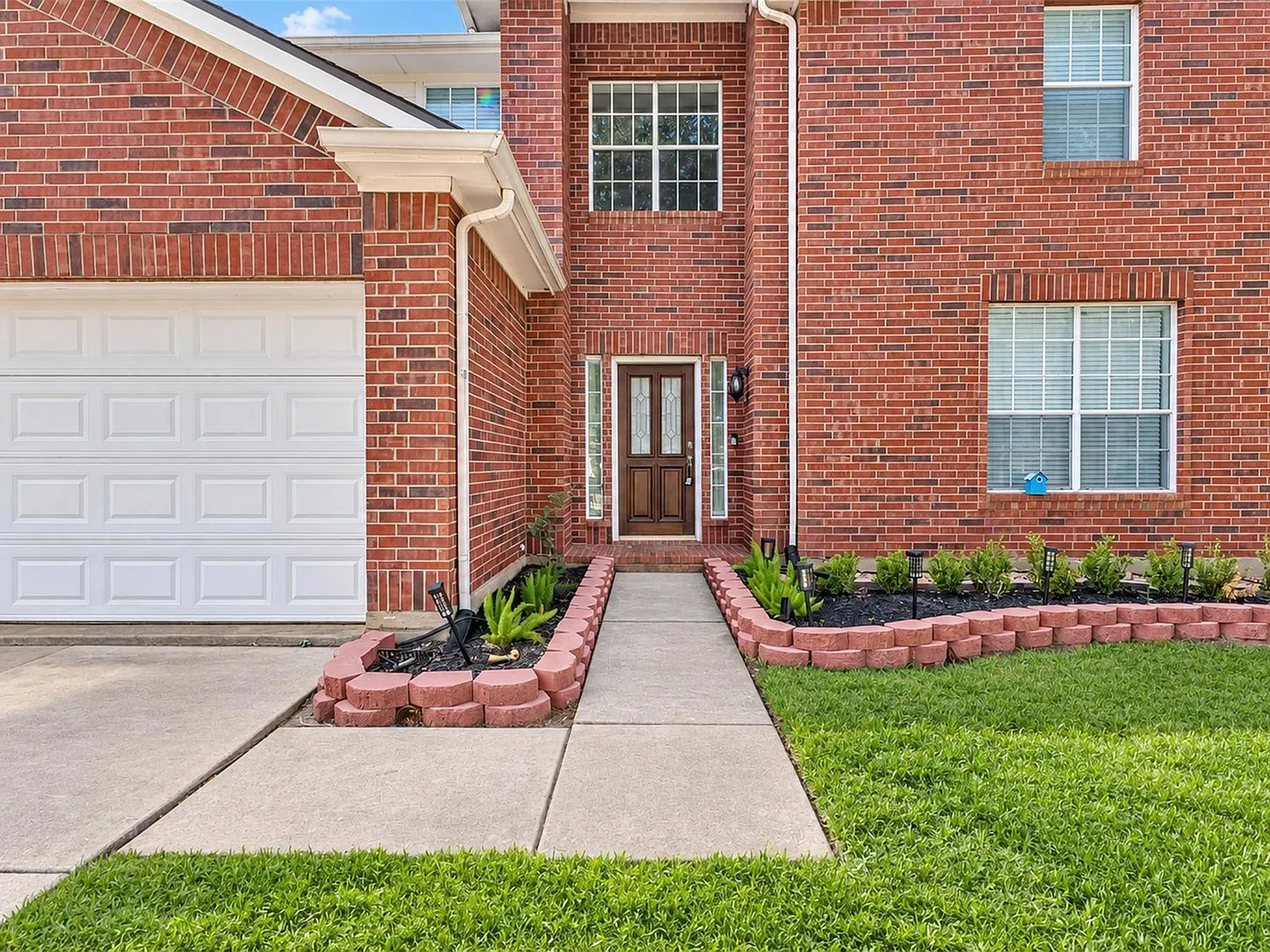 4 bed, 2.5 bath, 2852 sqft, $2,400 — Photo 4