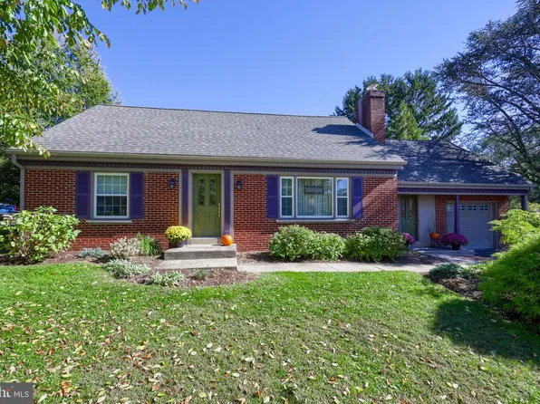 1861 Amity Dr, Lancaster, PA 17601